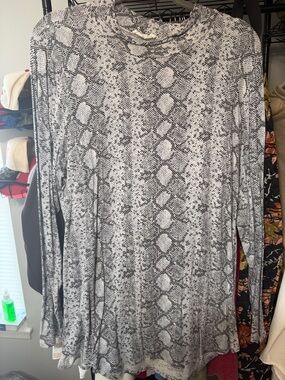Maurices Black and White Snake Print Long Sleeve Top